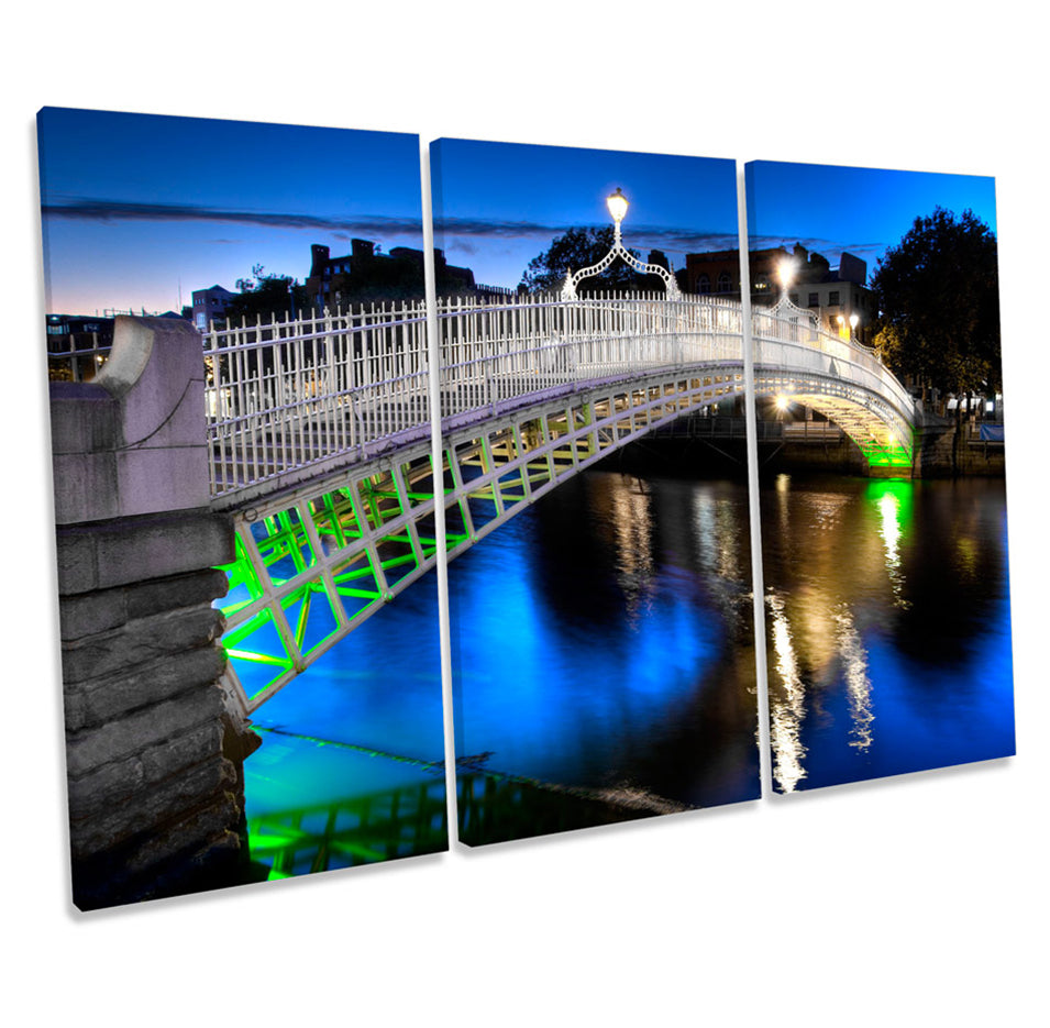 Ha'penny Bridge Dublin Ireland